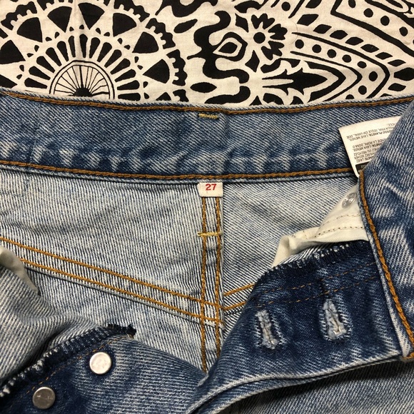 Levi’s booty shorts 27 - Picture 4 of 5
